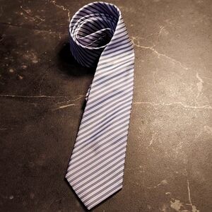 Excellent Used Condition Men's HUGO BOSS Italian Made 100% Silk Skinny Necktie